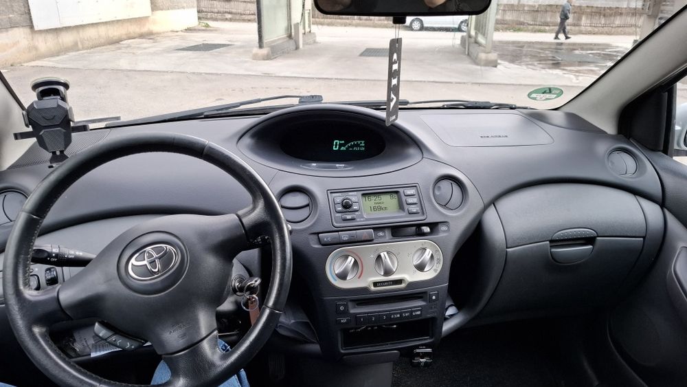 Toyota yaris 2005