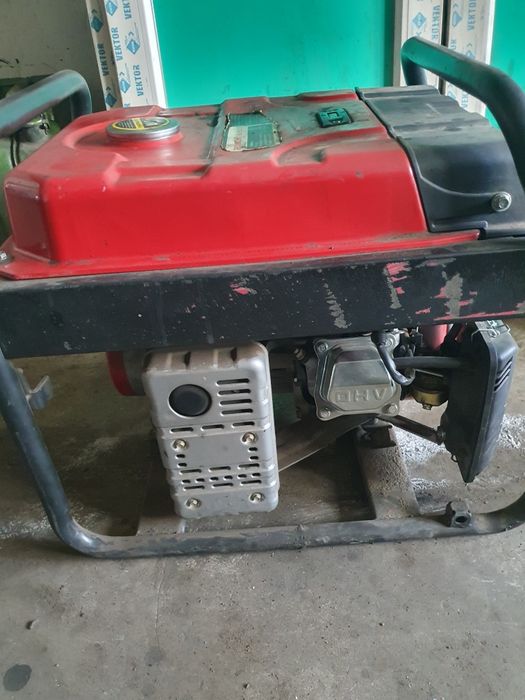 Продам бензиновый генератор