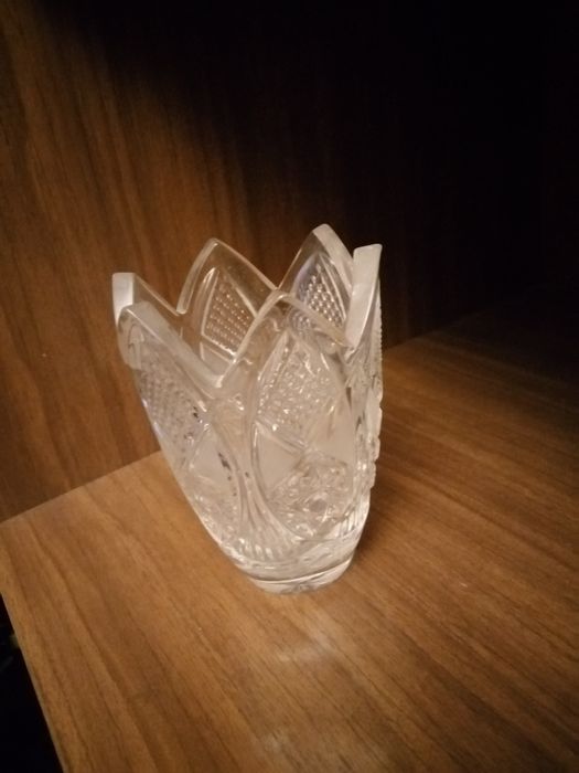 Продам хрустальную вазу