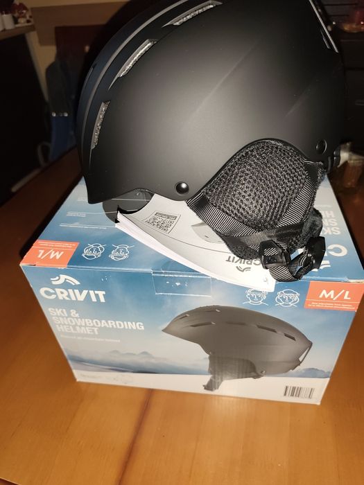 Чисто нова ски каска M/L