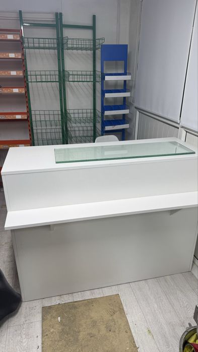 Ресепшн витрина