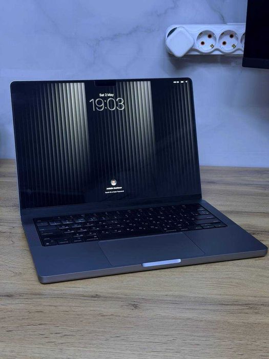 Macbook Pro M3 srochna