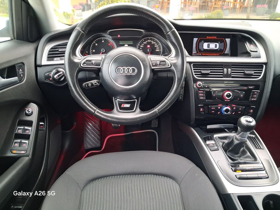 Audi A4 sline  2,0 diesel euro 5  2013 

   AUDI A4  sline  2,0 TDI .