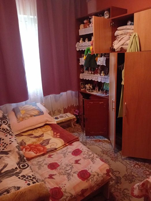 apartament cu 2 camere  bucatarie,hol, baie