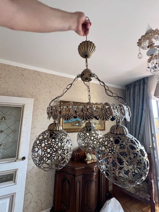 Продам люстру не дорого