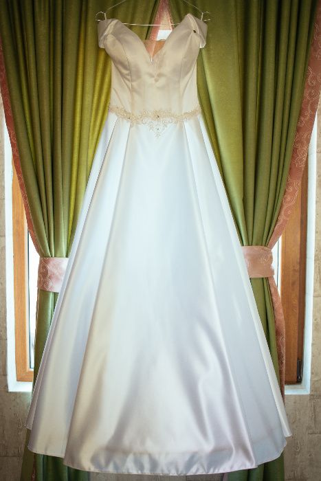 Сватбена булчинска рокля