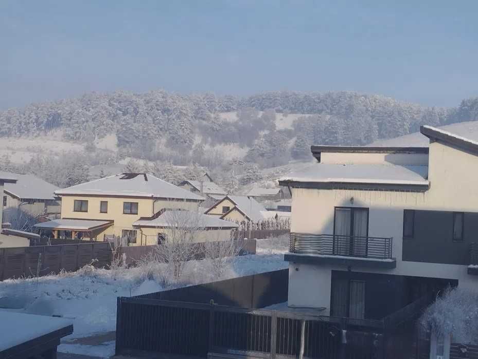 Proprietar direct | Apartament tip casă | Curte proprie și vedere deschisă către Lempeș și Bucegi