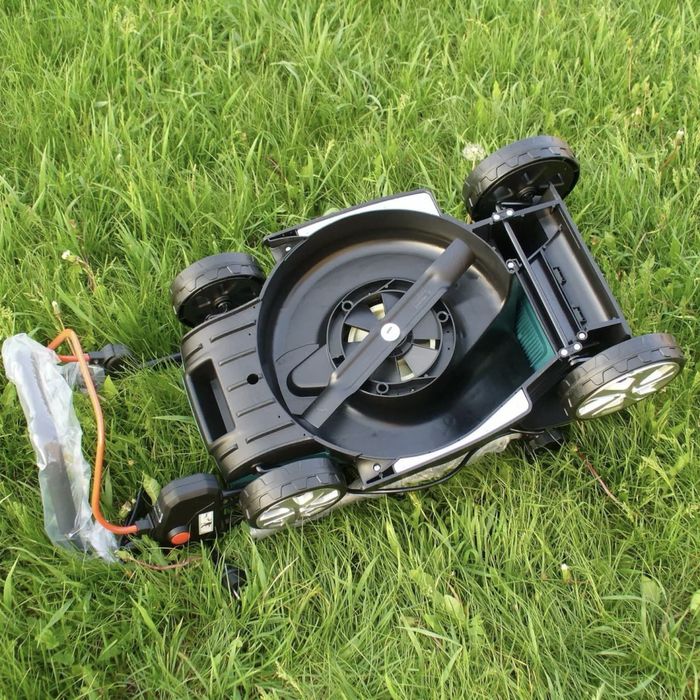 Электрическая газонокосилка Makita 3320 Japan