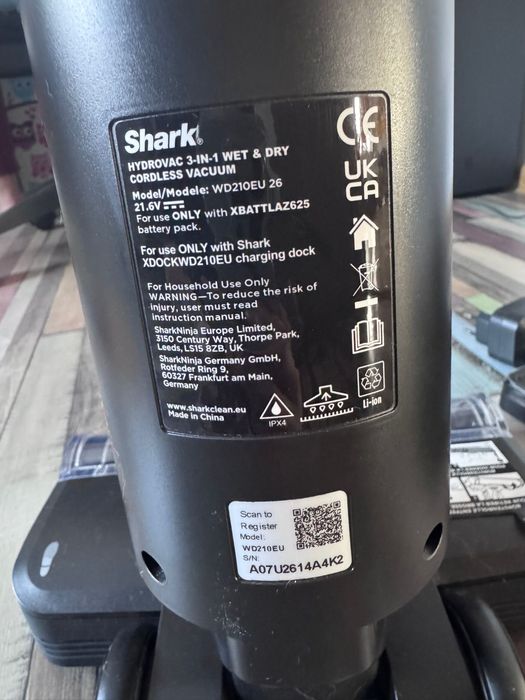 Aspirator fara fir cu spalare Shark Hydrovac Cordless