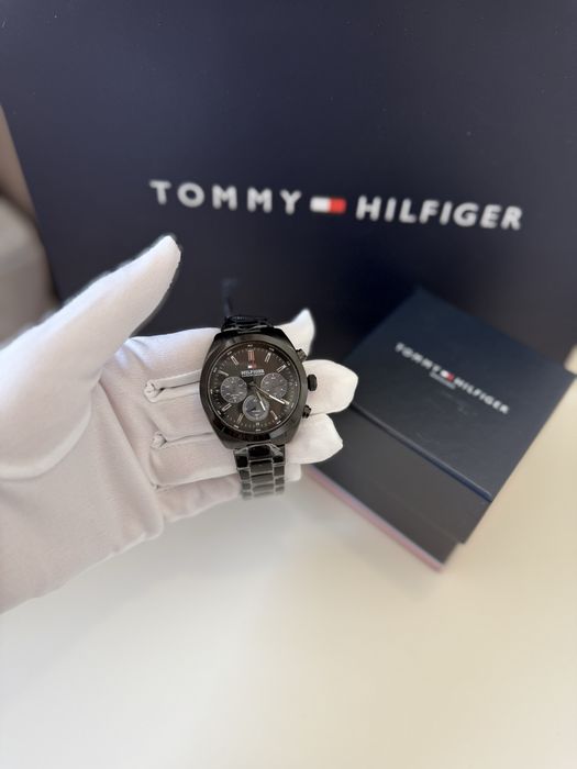 Часы Tommy Hilfiger