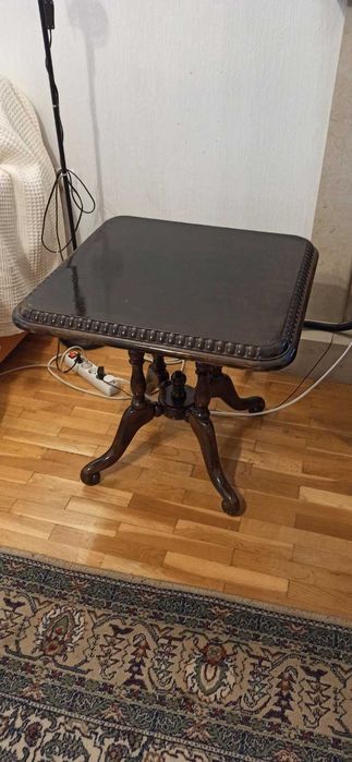 2бр.дървени маси.63 на 63 ,височина 59