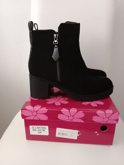 Продам демисезонные ботинки