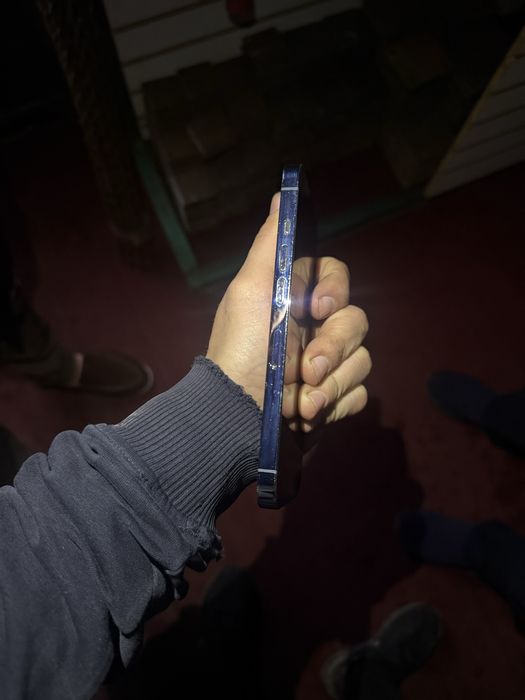 Iphone 13 pro yahwi holatda 128 batare 77%