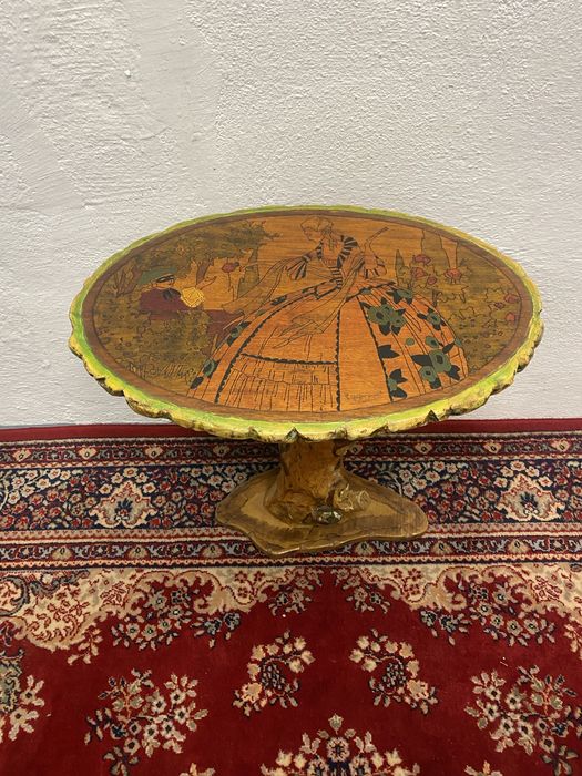 Стара авторска маса с подпис на художника