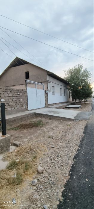 Uy sotiladi srochna 7 sotix