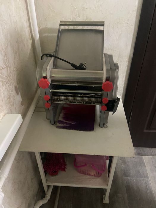 Тестораскатка и лапшарезка два в одном