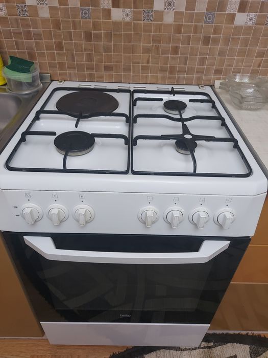 Продам газ плиту