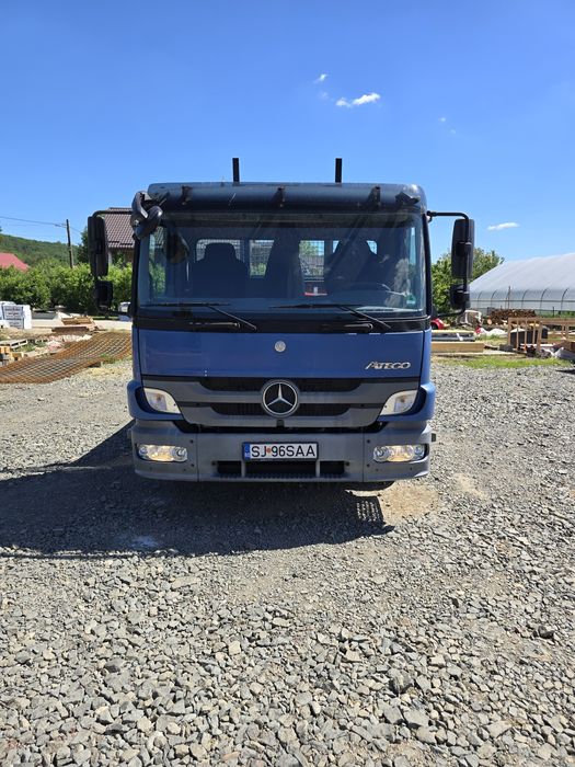 Mercedes Benz Atego  cu macara