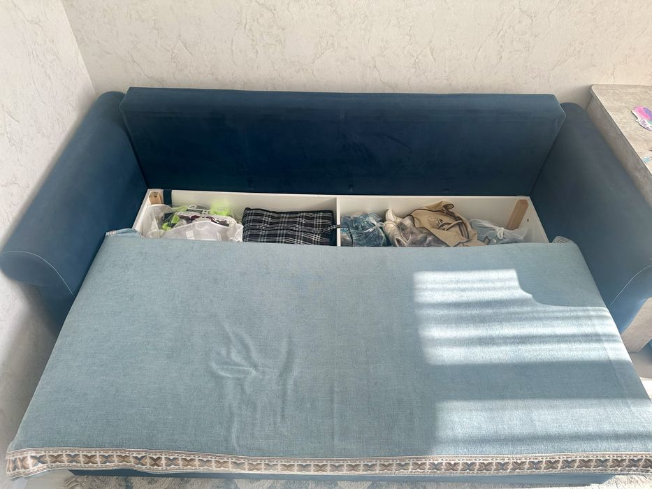 Диван с дивандеком