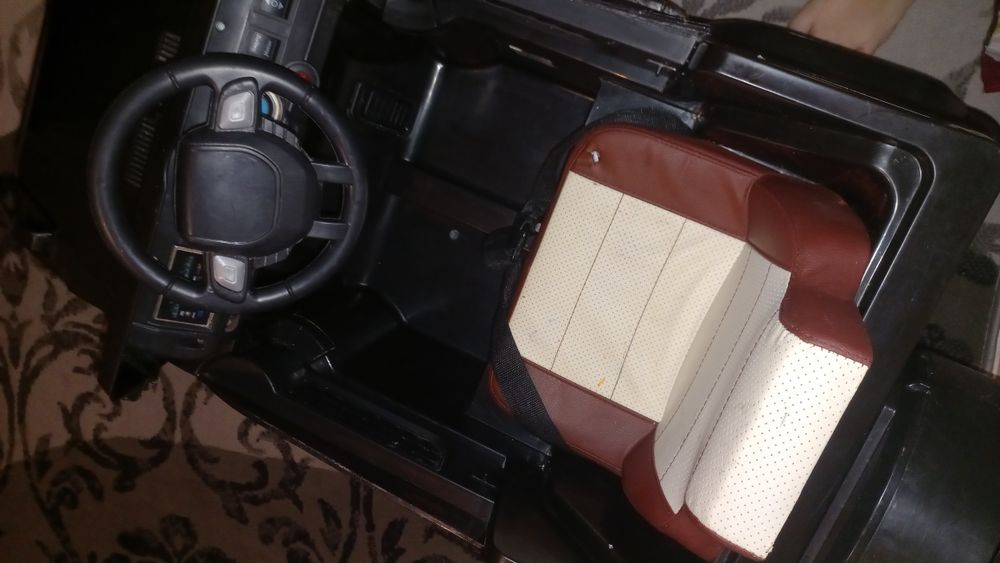 Продам машинку на пульте управления.