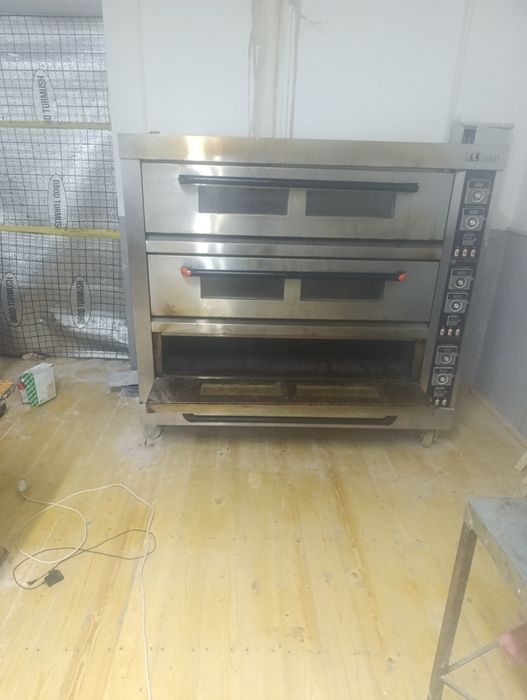 Pechka buxonka tayyorlaydigan barcha jihozlari bilan sotiladi