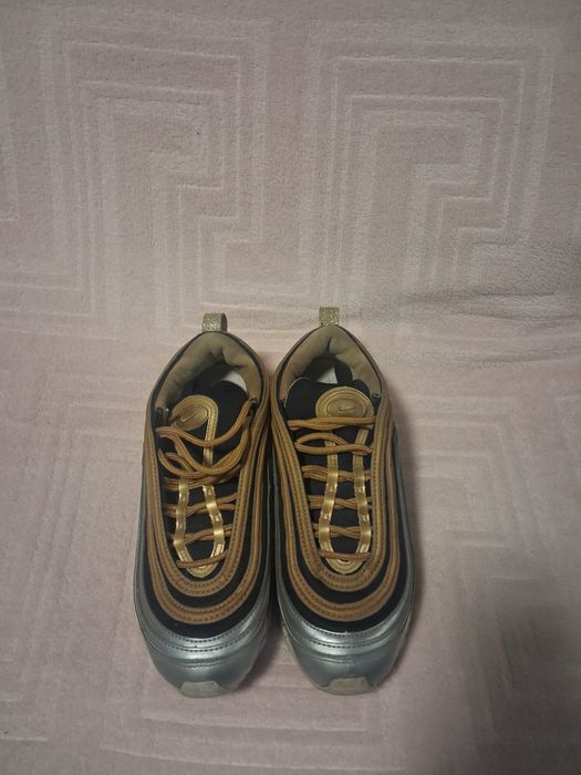 Adidai Nike buni