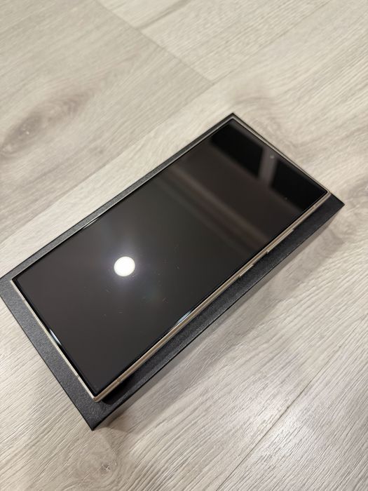 Samsung S24 Ultra 512гб.