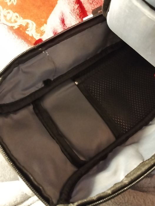 Geanta utila, multe compartimente