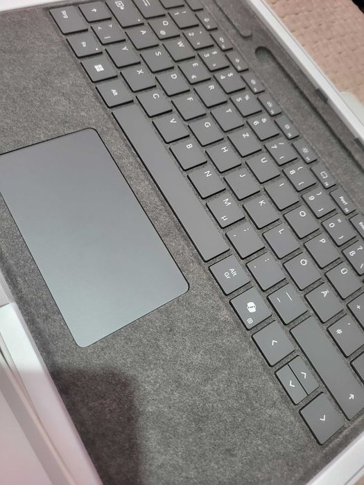 Surface Pro Keyboard с pen storage – Нова (отворена)