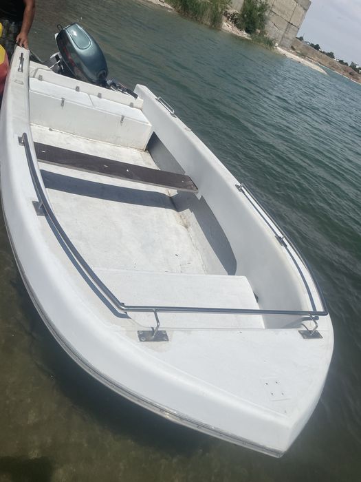 Продам лодку  пластик seven river