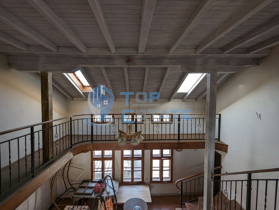 Етаж от къща в центъра на град Трявна