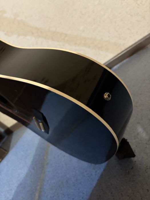 Продаю гитару срочно!