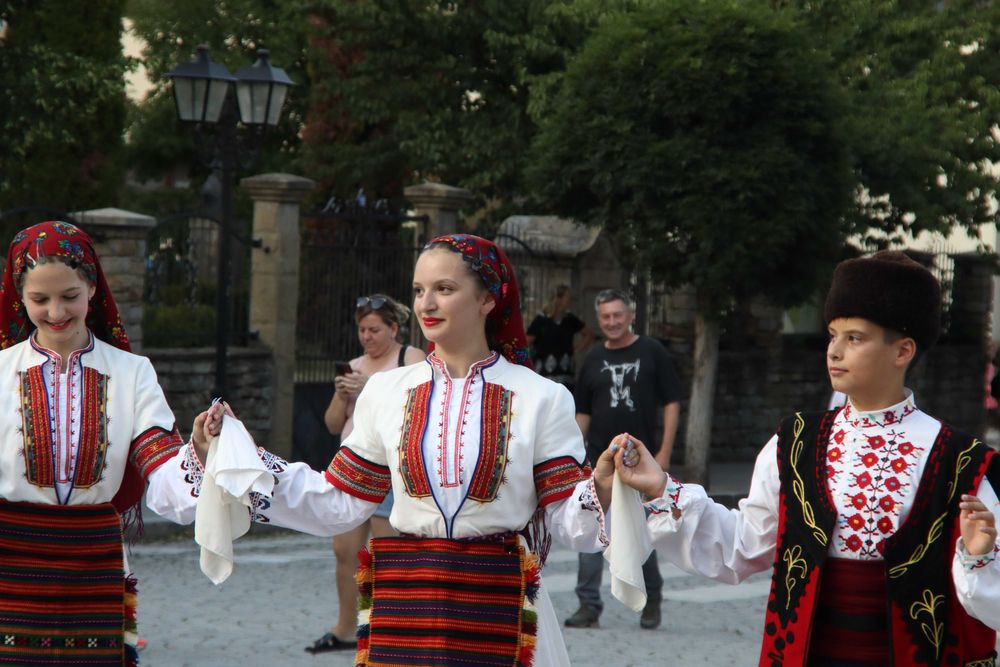 Фотографски и видео услуги по земя и въздух.