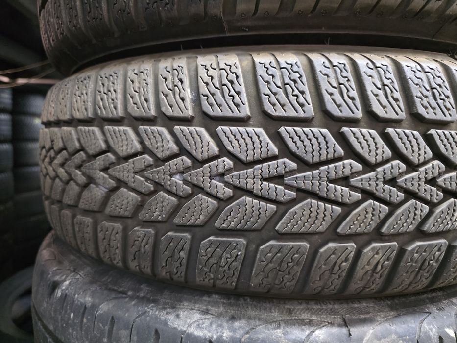 2бр Зимни гуми 185 65 15 - Dunlop - DOT 2025