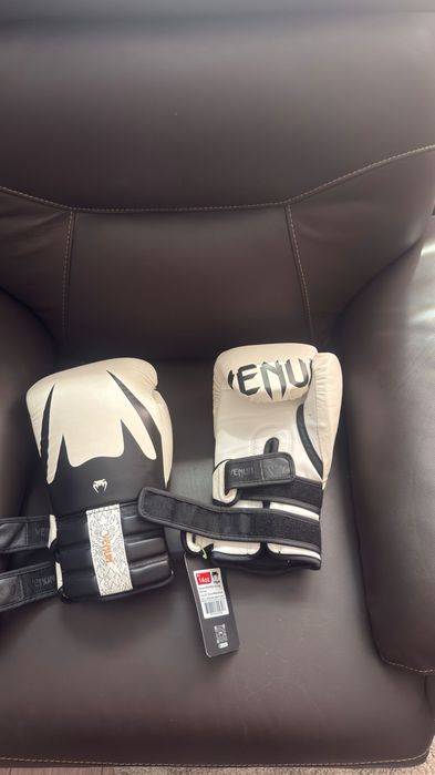 Venum 14oz Боксови ръкавици топ качество