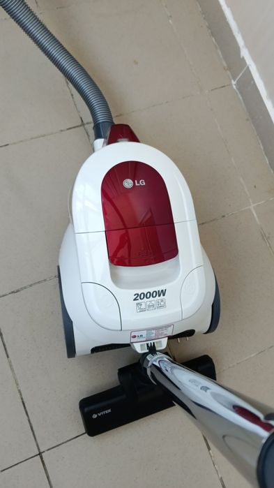 Пылесос  Lg 2000w