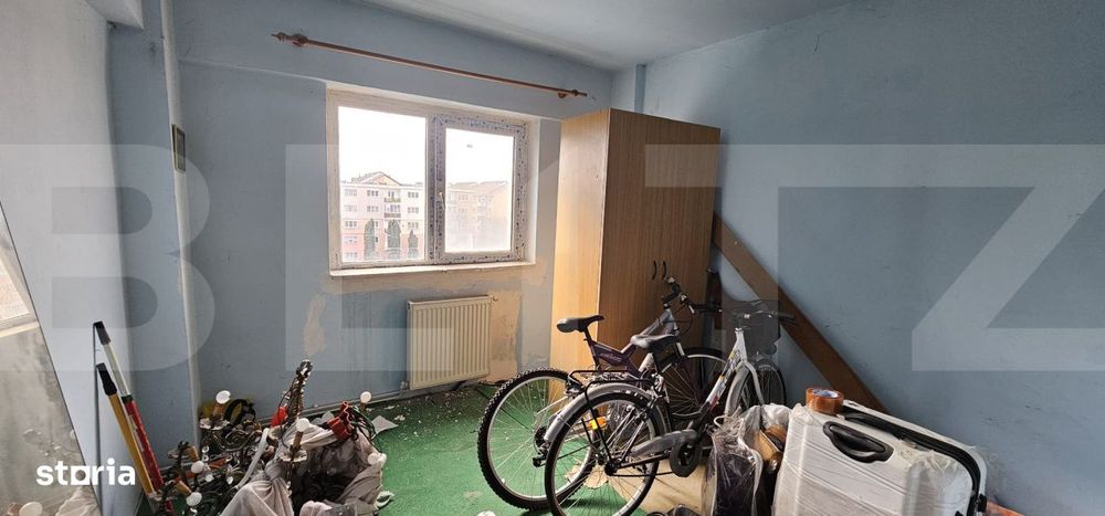 Apartament generos: 97,5 mp, 5 camere, 2 bai mari
