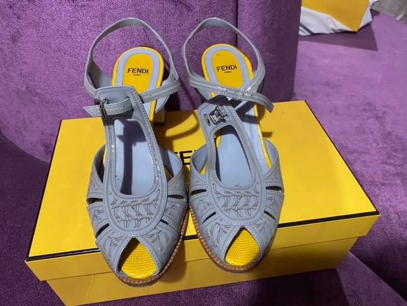 Босоножки Fendi