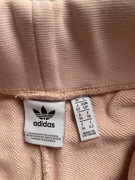Pantaloni Adidas purtat o singura data de culoare roz