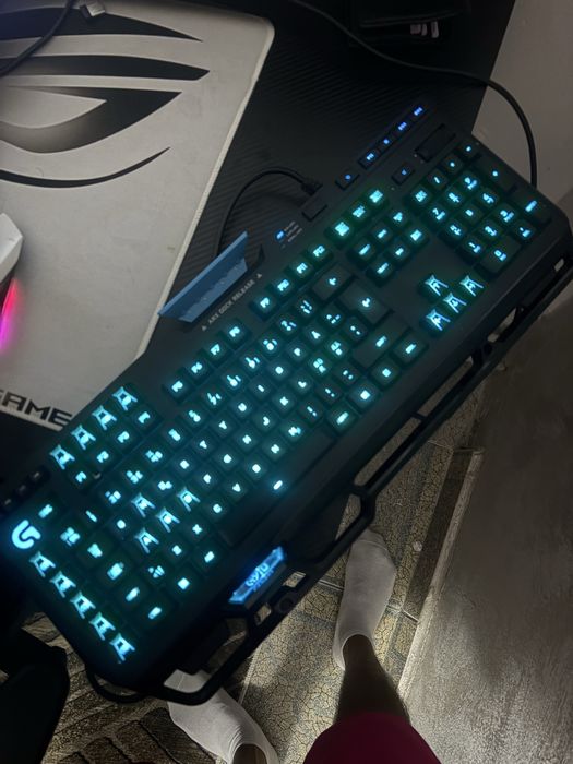 Vand Tastatură logitech G910 perfect funcționala