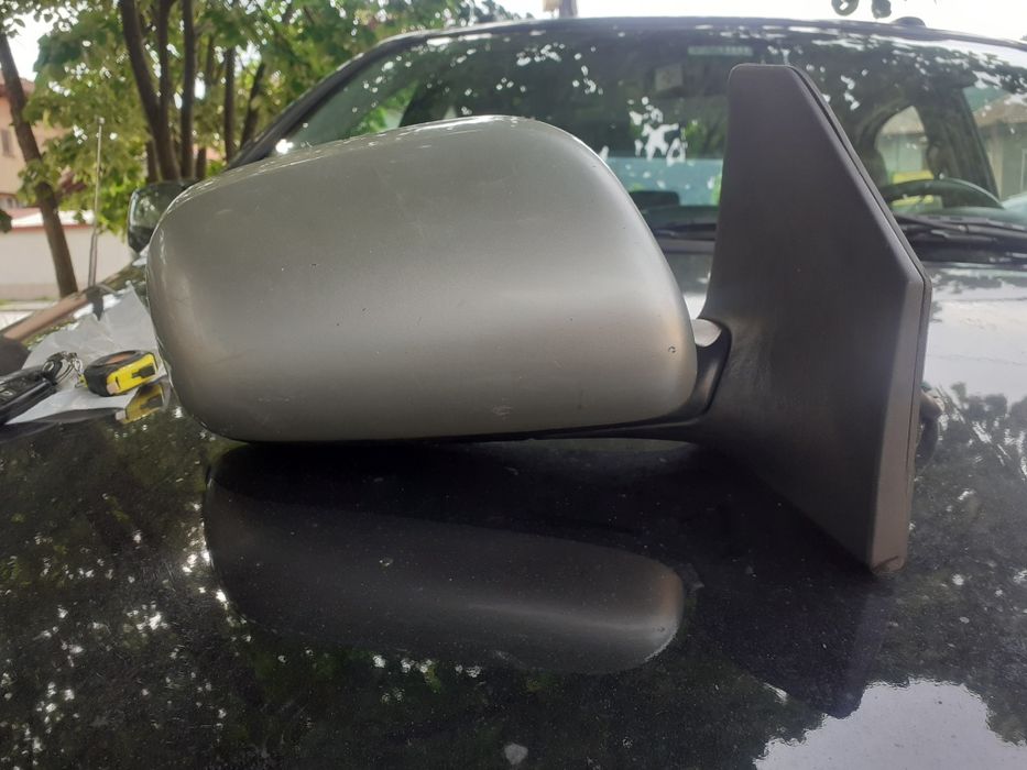 Дясно огледало  Toyota Avensis