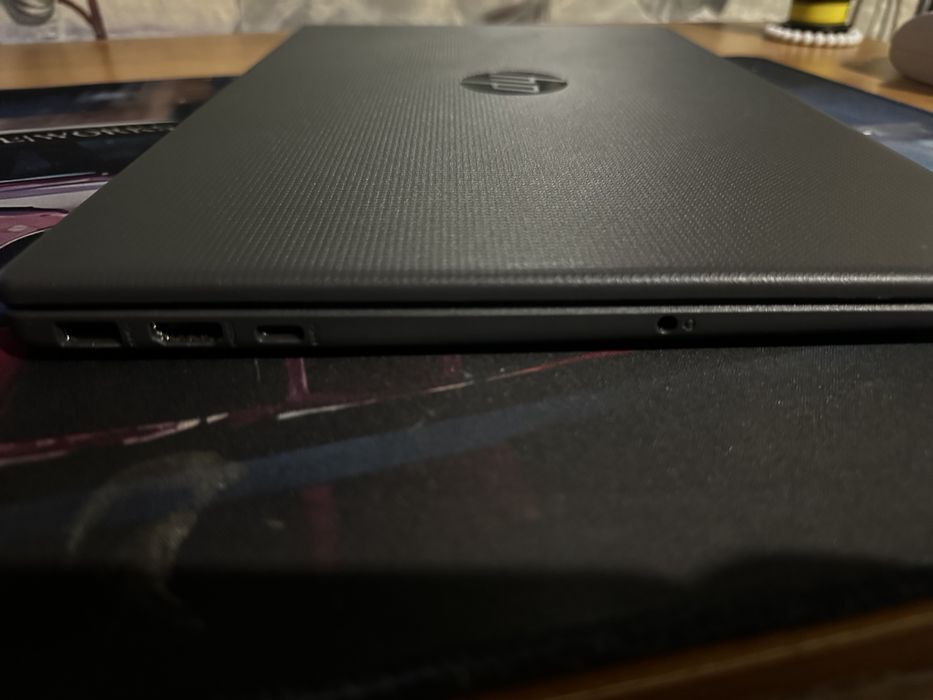 Продавам чисто нов HP Laptop на няколко месеца