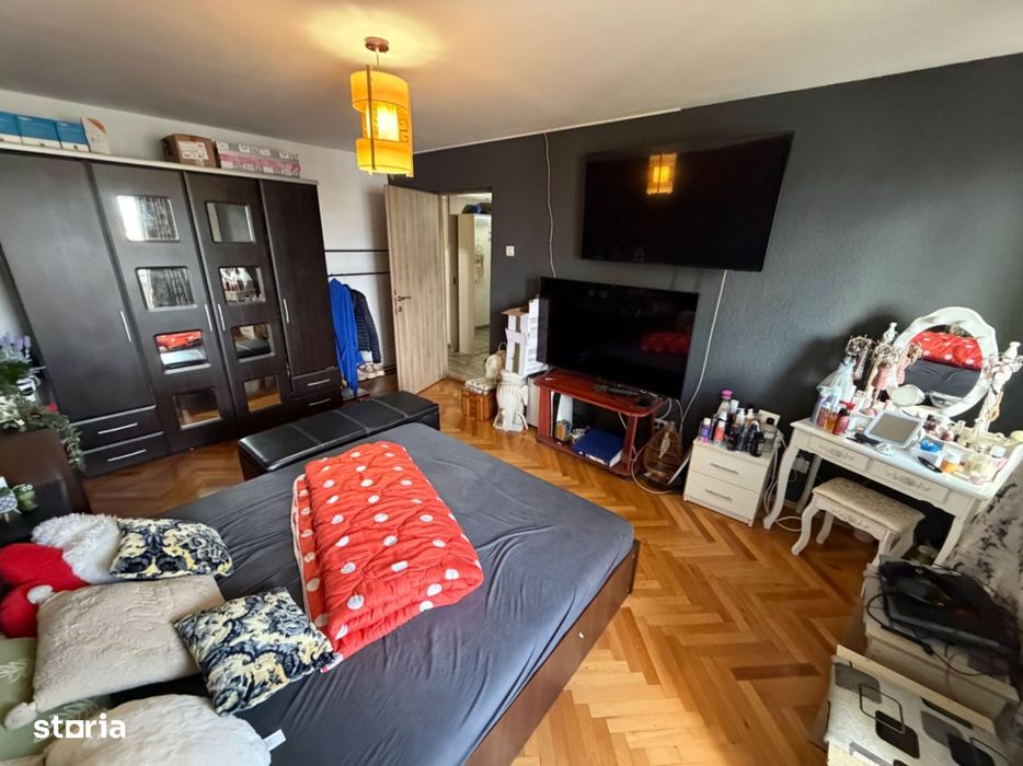 Apartament 3 camere, decomandat  - zona Cetate