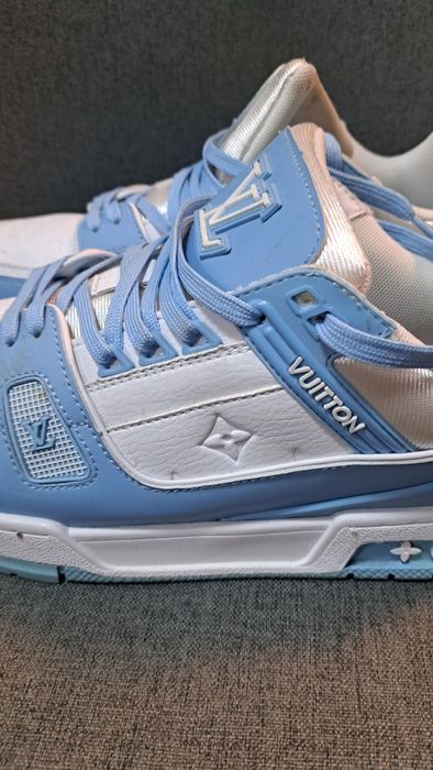Sneakears LV ca și noi