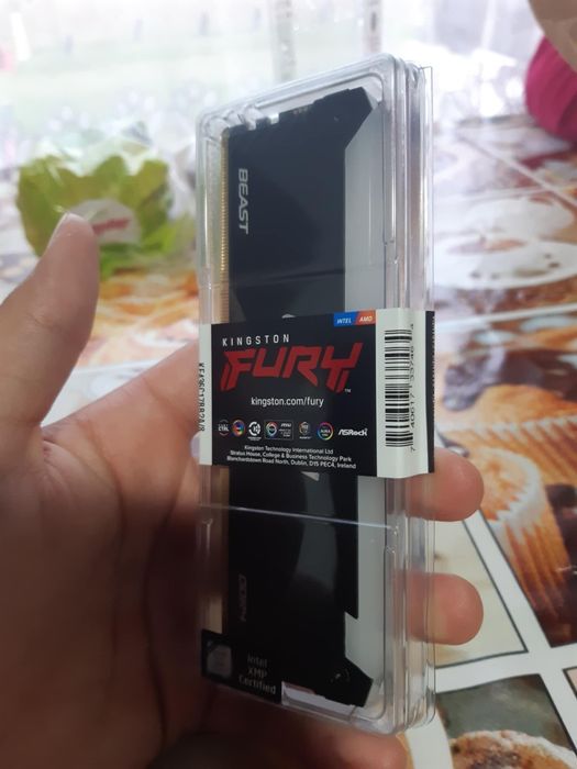 Vând RAM kiston fury rgb 8gb la 3600mhz