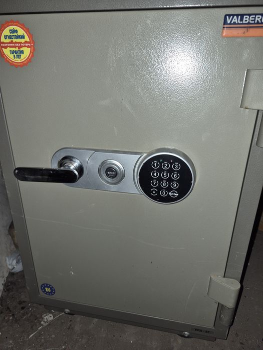 Продам сейф valberg