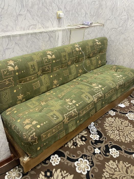 Divan tekinga.