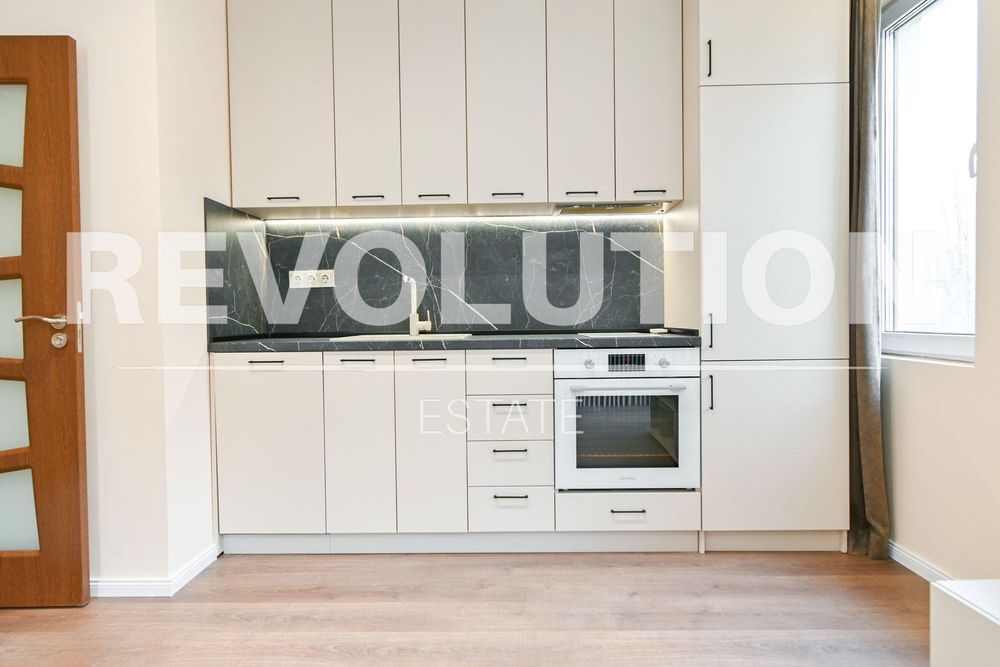 Продава се Тристаен апартамент в София, Редута - 82 кв.м за 1847 €/кв.м - Снимка #2