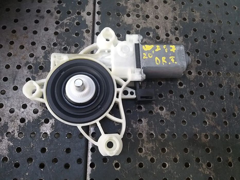 Motoras macara dreapta fata mercedes b class w247 a0009065706