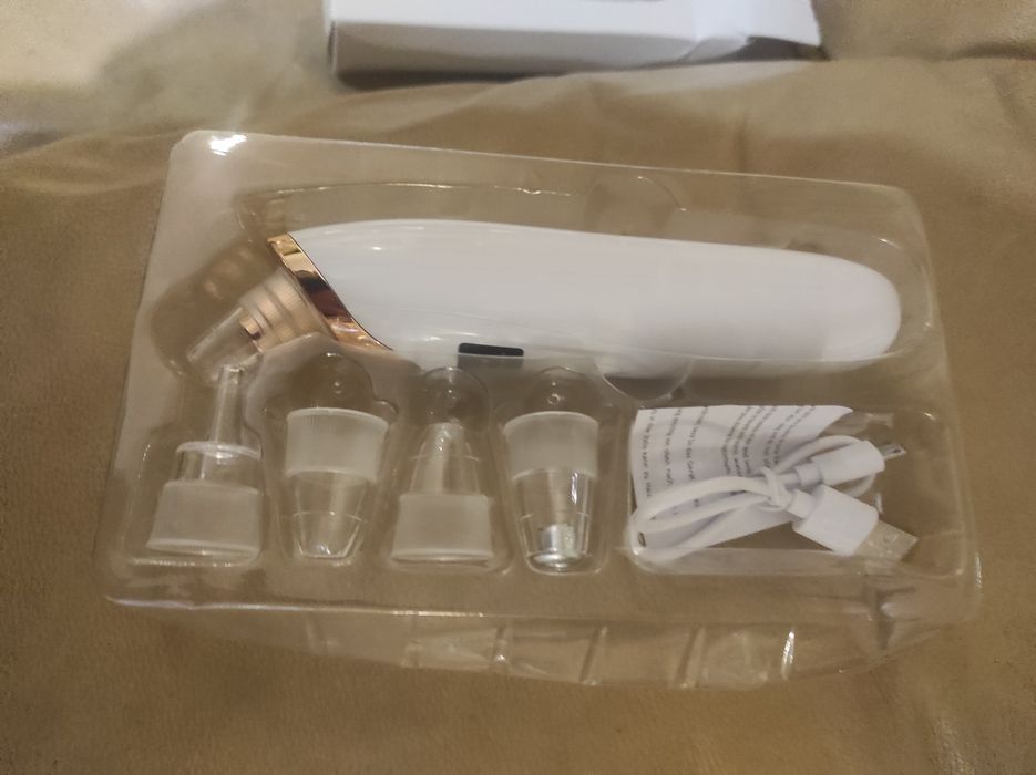 Вакуумен уред за почистване на лице.